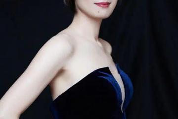 44岁女演员靠翻白眼上热搜，霸气！